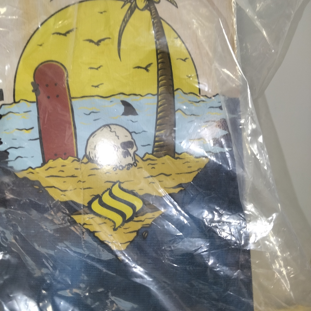 Skull and Island Graphic T-Shirt